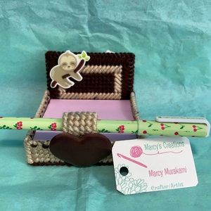 Sloth 🦥 theme post it holder with pen and post it note.Handcrafted with ❤️